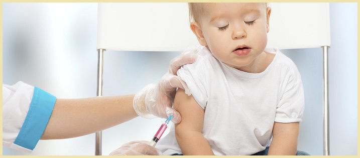 Введение вакцины малышу